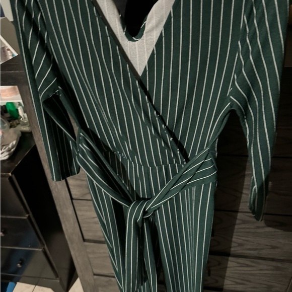 Dresses - Picture 3 of 3